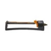 Fiskars Wassersparender Sprinkler, 20 % Weniger Wasserverbrauch, Schwarz-orange -Madison Verkäufe 0930101459 Wassersparender Sprinkler mit Metallfuss 1 78942