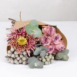 Blumenbund Rose 'Memory Lane' & Chrysantheme 'Baltazar', Inkl. Gratis Grußkarte 6 Blumenbund Rose 'Memory Lane' & Chrysantheme 'Baltazar', Inkl. Gratis Grußkarte -Madison Verkäufe 1025700029 Strauss Rosen Memory Lane mit Baltazar 2 102756