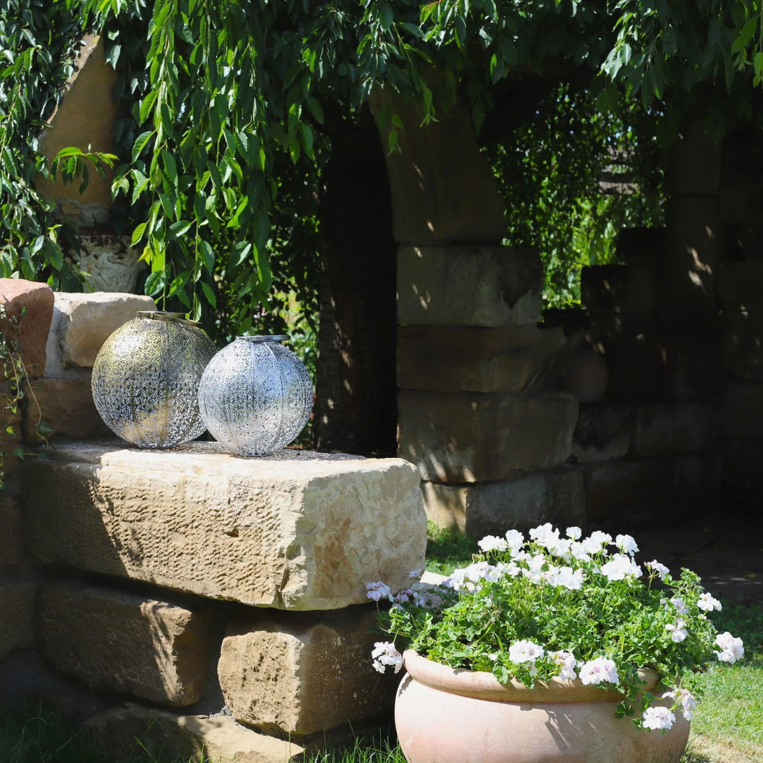 Kölle Solarlaterne Giant Damast, Gold Matt, Höhe 39 Cm, Ø 37 Cm 5 Kölle Solarlaterne Giant Damast, Gold Matt, Höhe 39 Cm, Ø 37 Cm – Bild 3