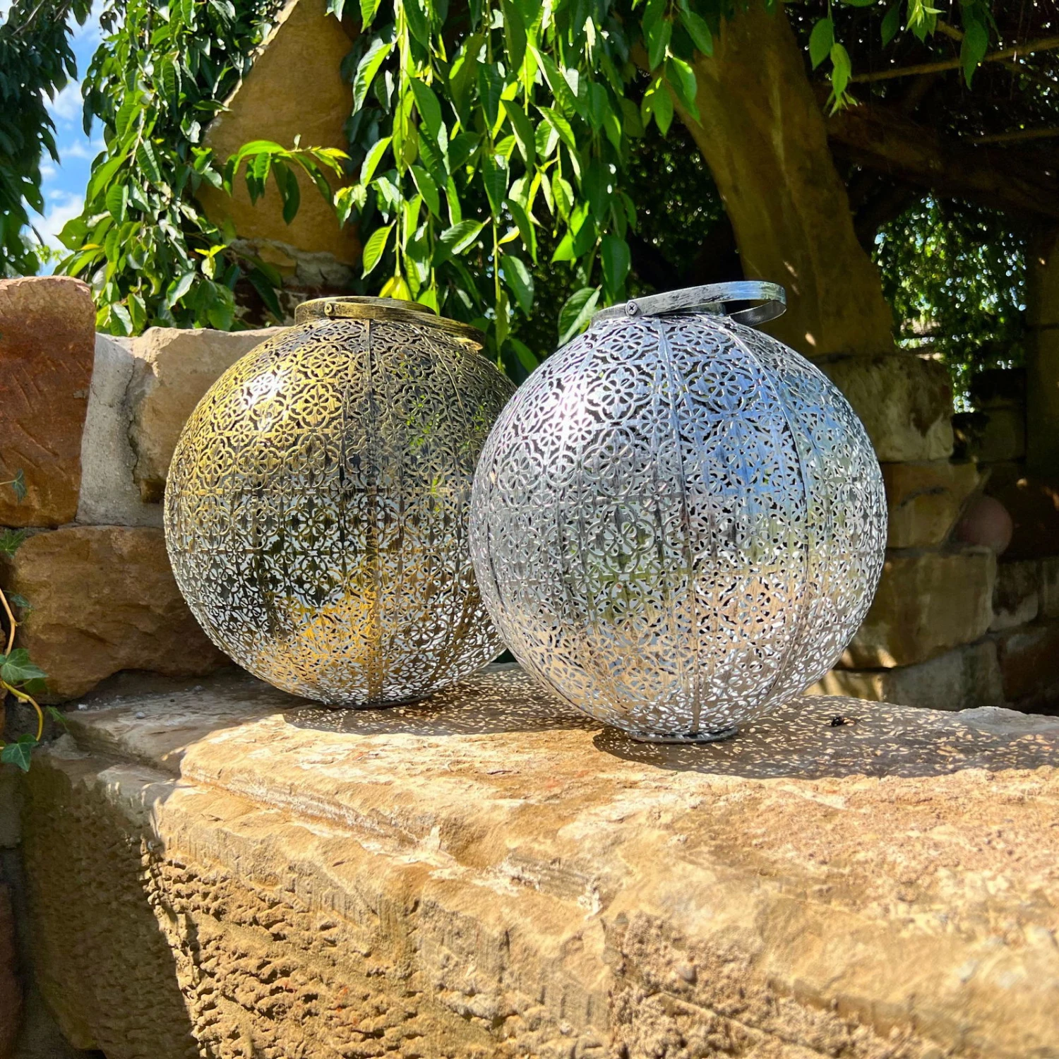 Kölle Solarlaterne Giant Damast, Gold Matt, Höhe 39 Cm, Ø 37 Cm 4 Kölle Solarlaterne Giant Damast, Gold Matt, Höhe 39 Cm, Ø 37 Cm – Bild 2